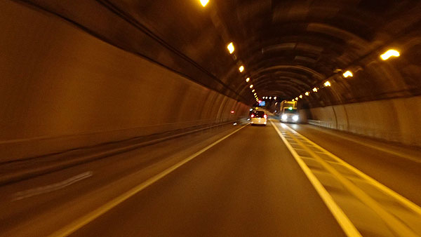 トンネル内は寒さが和らぎます